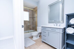 House, Accessible | Bathroom - 5 Bedroom Luxe Villa on Deep Water Intracoastal (Deerfield Beach)
