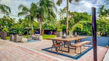 2 bedrooms, travel crib, WiFi