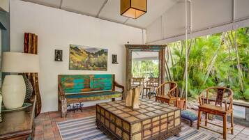 2 bedrooms, travel crib, WiFi