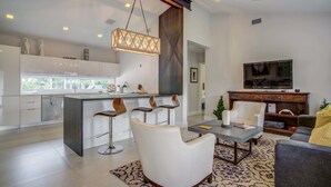 2 bedrooms, WiFi - Breathtaking House and Backyard Near Wilton Manors (Fort Lauderdale)