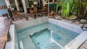 2 bedrooms, travel crib, WiFi