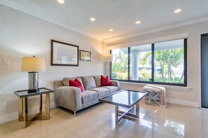 3 bedrooms - Private Quiet Pool House Walking Distance to Wilton Drive (Wilton Manors)