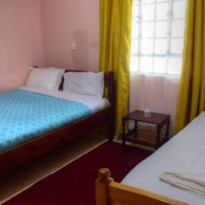 6 bedrooms, iron/ironing board, free WiFi, bed sheets - An amazing touristic house on the plains of Rural Baringo (Marigat)