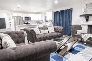 Een smart-tv en een open haard