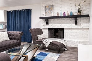 Een smart-tv en een open haard