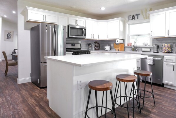 Fridge, microwave, oven, stovetop