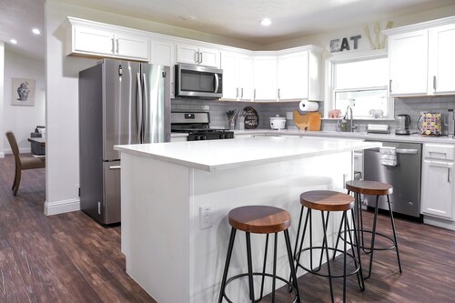 Plano/Frisco • 3BR Home • Sleeps 10 • Perfect for Groups & Business