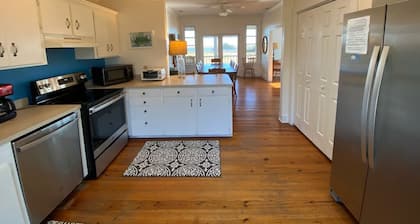 "Cape View" Relaxing home with private dock on the ICW with Lighthouse Views!