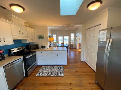 "Cape View" Relaxing home with private dock on the ICW with Lighthouse Views!