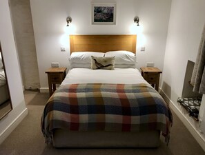 Standard Double Room, Ensuite, Courtyard View (Earl Grey) | 1 bedroom, WiFi - Lucy's Tearoom B&B (Cheltenham)
