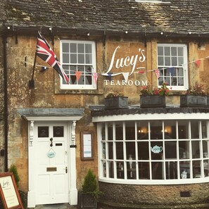 Exterior - Lucy's Tearoom B&B (Cheltenham)