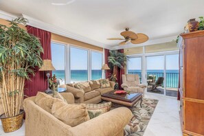 Smart TV, DVD player, books, stereo