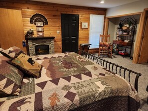 2 makuuhuonetta, silitysrauta/-lauta, ilmainen Wi-Fi, vuodevaatteet