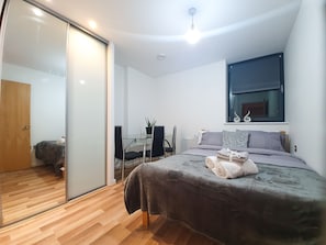 Appartement, plusieurs lits | 3 chambres, fer et planche Ă repasser, Wi-Fi gratuit, draps fournis