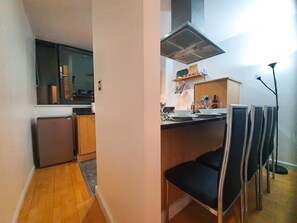 Apartment, Multiple Beds | Private kitchen | Fridge, microwave, oven, stovetop - Livestay 3 Bed Apt on 8th Floor With Amazing Views (London)