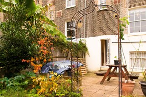 Apartment, 2 Queen Beds | Property grounds