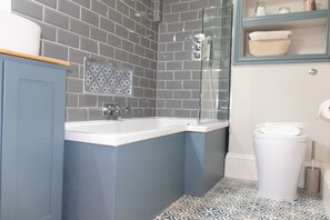 Apartment, 2 Queen Beds | Bathroom