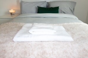 Apartment, 1 Queen Bed with Sofa bed | 1 bedroom, iron/ironing board, free WiFi, bed sheets - Livestay - 1bed Apt Private Building Free Parking (Luton)