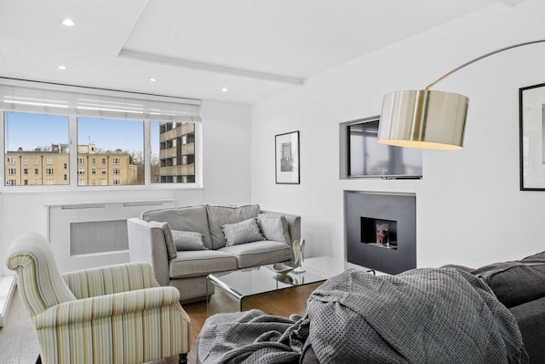 Apartment, 1 Queen Bed with Sofa bed | Living area