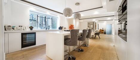 Apartment, Multiple Beds