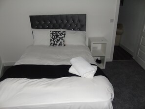 Apartment | 1 Schlafzimmer, Bügeleisen/Bügelbrett, kostenloses WLAN, Bettwäsche