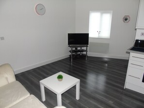 Appartement | Salle de séjour | Téléviseur de 30 po avec télévision par câble