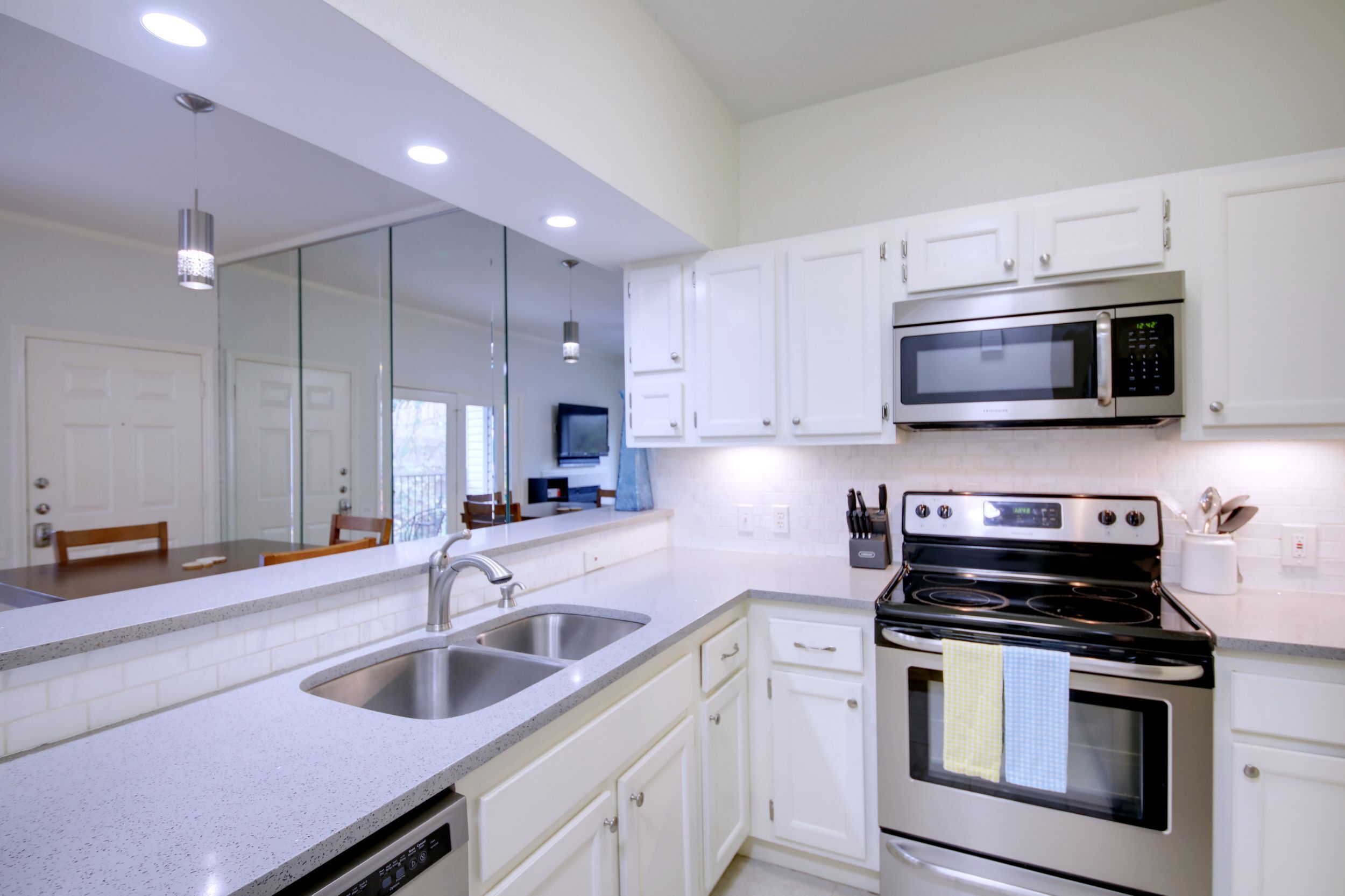 Walk to Zilker Park, DT and more!