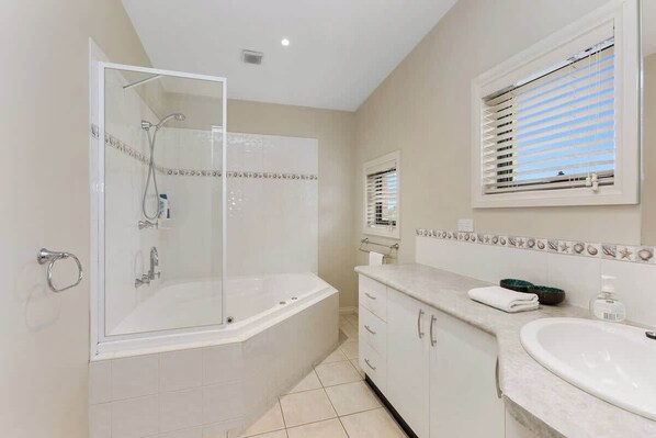Shower, hair dryer, towels, shampoo