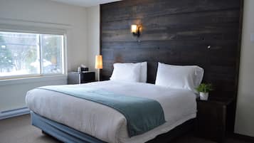 King Muskoka | Desk, free WiFi, bed sheets