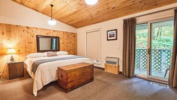 Deluxe Room, 1 Bedroom | Desk, free WiFi, bed sheets