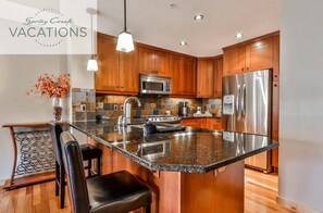 Microondas, horno, placa de cocina, lavavajillas