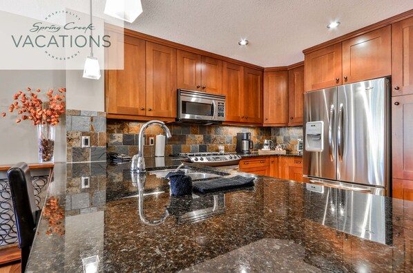 Microondas, horno, placa de cocina, lavavajillas