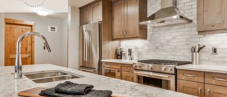 Micro-ondes, four, plaque de cuisson, lave-vaisselle