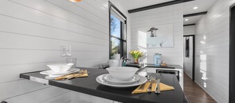 The G.O.A.T: 2 mins to Lake Conroe! Heated Pool, Fire Pit, Stocked Ponds