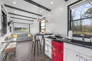 Frigorifero, microonde, macchina per tè/caffè