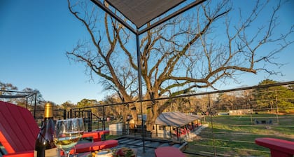 Good Smoke -2 mins to Lake Conroe! Rooftop deck, Heated Pool, Fire Pit