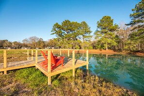 Property grounds - Good Smoke -2 mins to Lake Conroe! Rooftop deck, Heated Pool, Fire Pit (Willis)