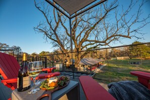 Outdoor dining - Low N' Slow -2 mins to Lake Conroe! Rooftop deck, Heated Pool, Fire Pit (Willis)