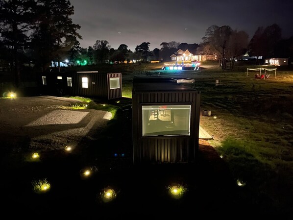 Property grounds - The Point: 2 mins to Lake Conroe! Rooftop deck, Heated Pool, Fire Pit (Willis)