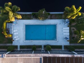 Piscina all'aperto, una piscina riscaldata