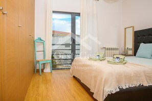 3 عدّة غرف نوم ومكواة/لوح كي وواي فاي وملاءات أسرّة