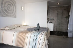 2 slaapkamers, een strijkplank/strijkijzer, gratis wifi, beddengoed