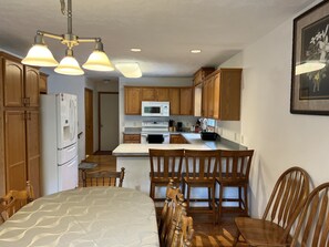 Fridge, microwave, oven, stovetop - Entire Elegant Single-Family House in Upscale Neighborhood & Convenient Location (Lincoln)