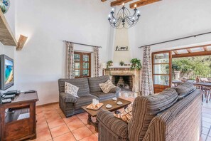 TV, fireplace - Samoter, Finca 5EstrellasHome Mallorca (Cala San Vicente)