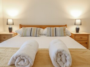 2 bedrooms, individually decorated, individually furnished, free WiFi - 48 Glan Y Mor (Fairbourne)
