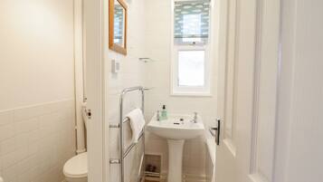 Cottage | Bathroom | Shower