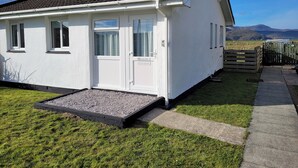Cottage | Exterior - 48 Glan Y Mor (Fairbourne)