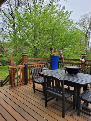 Outdoor dining - Family and small dogs friendly. Close to interstate, 15 minutes from Nashville (Hendersonville)