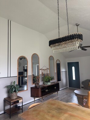 A spacious living room with a chandelier, multiple mirrors, a wooden coffee table, and a potted plant. - Family and small dogs friendly. Close to interstate, 15 minutes from Nashville (Hendersonville)