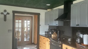 咖啡機/沖茶器、雪櫃、微波爐、爐具